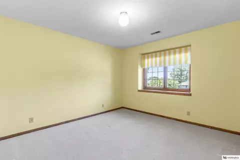 Bedroom - 12941 Eagle Run Dr, Omaha, NE 68164 photo 5 of 11