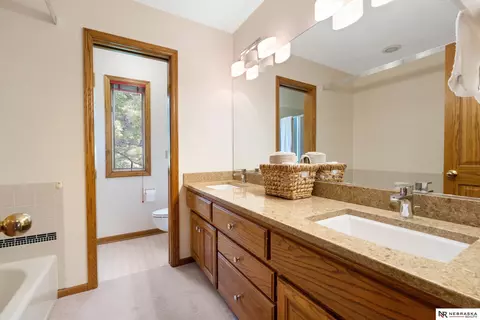 Bath - 12941 Eagle Run Dr, Omaha, NE 68164 photo 5 of 11