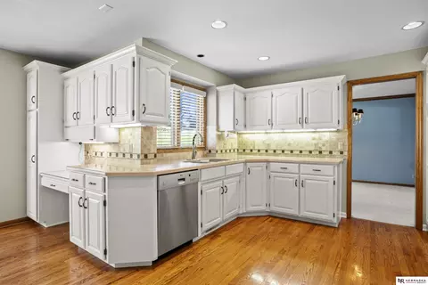 Kitchen - 12941 Eagle Run Dr, Omaha, NE 68164 photo 3 of 6