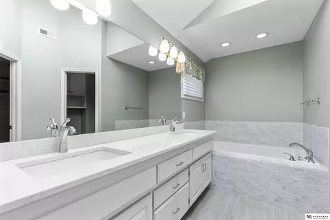Bath - 12941 Eagle Run Dr, Omaha, NE 68164 photo 2 of 11