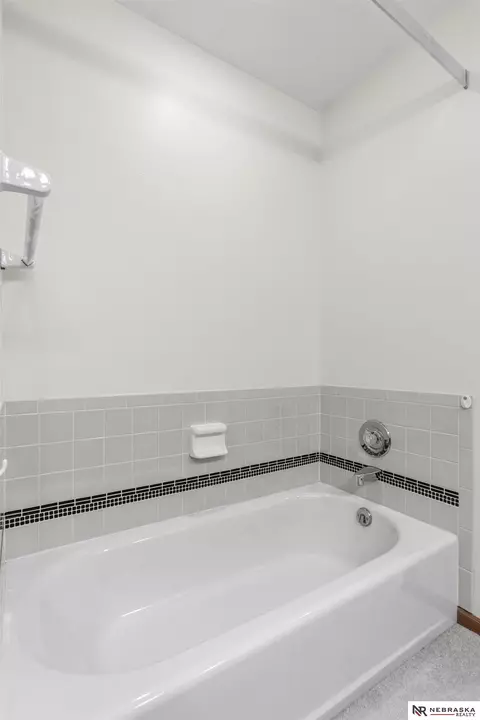 Bath - 12941 Eagle Run Dr, Omaha, NE 68164 photo 6 of 11