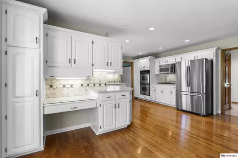Kitchen - 12941 Eagle Run Dr, Omaha, NE 68164 photo 4 of 6
