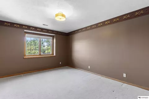 Bedroom - 12941 Eagle Run Dr, Omaha, NE 68164 photo 6 of 11