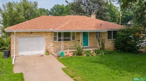 4224 Oak St, Omaha, NE 68105