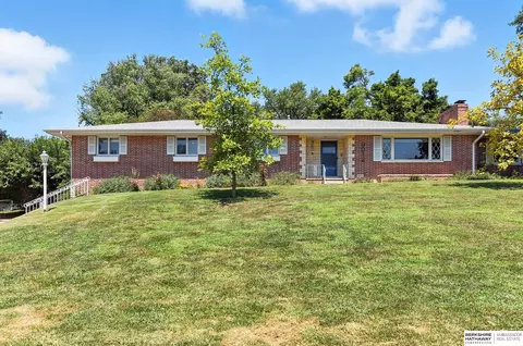 9012 Shirley St, Omaha, NE 68124
