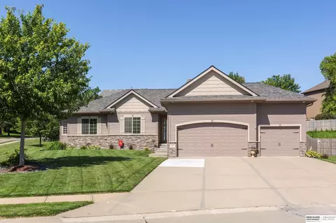 6302 N 155th Cir, Omaha, NE 68116