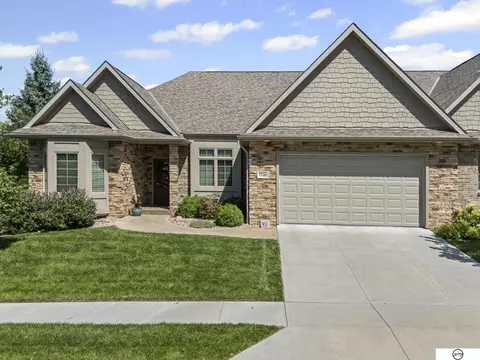 7720 Viburnum Dr, Lincoln, NE 68516