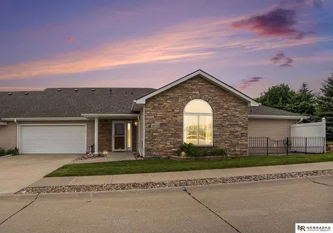 16105 Davidson Plz, Bennington, NE 68007