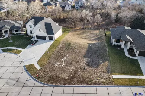 8833 Grey Hawk Ct, Lincoln, NE 68526