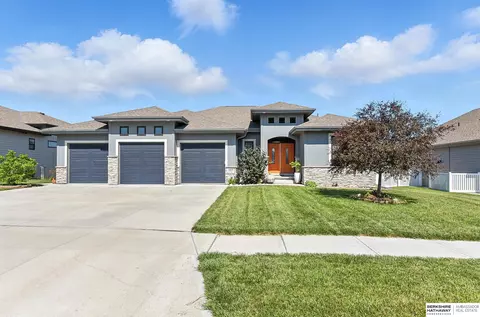 12717 S 77th St, Papillion, NE 68046