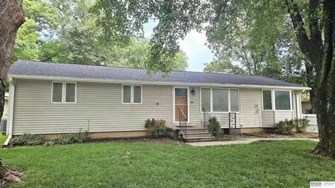 820 W 15th St, Wahoo, NE 68066
