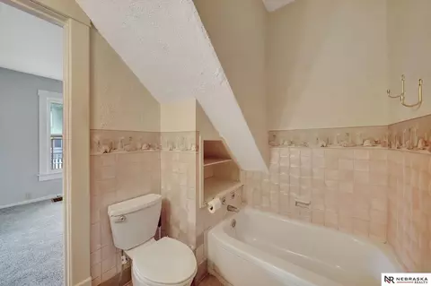 Bath - 823 N 11th St, Beatrice, NE 68310 photo 2 of 7