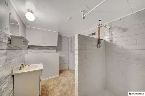 Bath - 823 N 11th St, Beatrice, NE 68310 photo 7 of 7