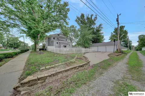 Exterior - 823 N 11th St, Beatrice, NE 68310 photo 2 of 14