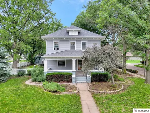823 N 11th St, Beatrice, NE 68310