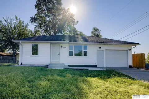 2330 N Main St, Lincoln, NE 68521