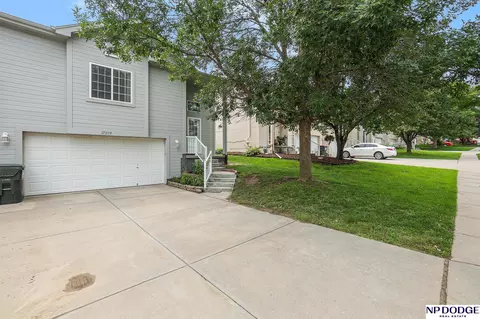 17209 Manderson St, Omaha, NE 68116