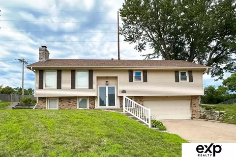 11337 Leavenworth Cir, Omaha, NE 68154