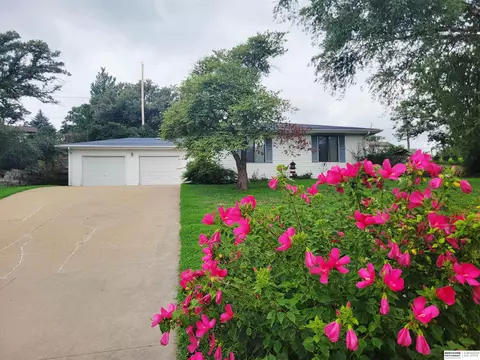 9116 Murray Dr, Plattsmouth, NE 68048