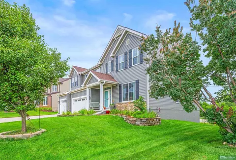 1706 Port Royal Dr, Papillion, NE 68046