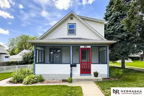 2610 N 58th St, Omaha, NE 68104