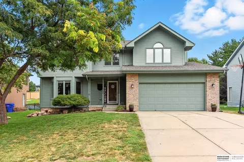 922 Hogan Dr, Papillion, NE 68046