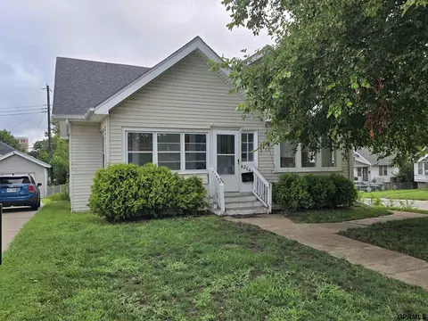 4204 Pacific St, Omaha, NE 68105