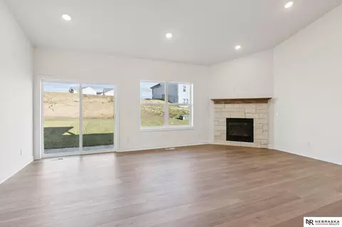 17644 Scott St, Bennington, NE 68007 photo 5