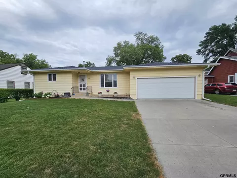 514 5th St, Friend, NE 68359