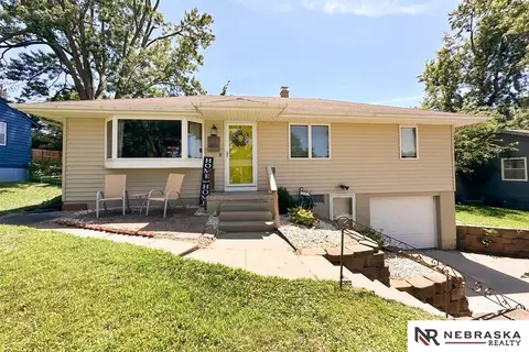 111 Cedar St, Bellevue, NE 68005