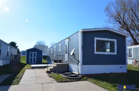 3619 NW Palm Ct, Lincoln, NE 68521