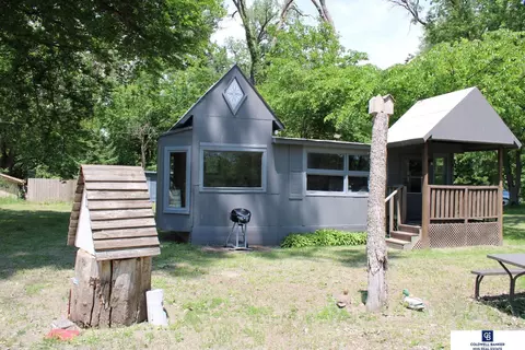 23809 F Plz #9, Waterloo, NE 68069