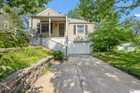 2135 S 61st St, Omaha, NE 68106