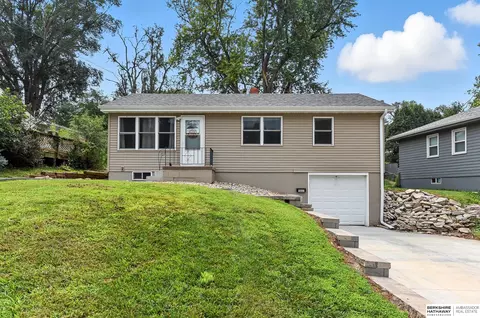 4663 B St, Omaha, NE 68106