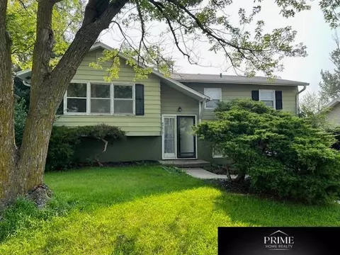 5615 N 68th St, Omaha, NE 68104
