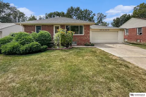 2225 S 59th St, Lincoln, NE 68506
