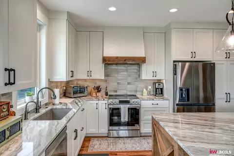 Kitchen - 1015 County Road E Rd, Palmyra, NE 68418 photo 4 of 9