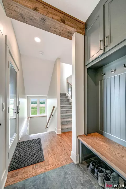 Entry Way - 1015 County Road E Rd, Palmyra, NE 68418 photo 4 of 10