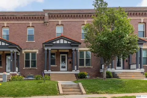 815 S 33rd St, Omaha, NE 68105