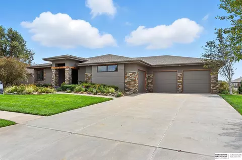 26827 Taylor St, Valley, NE 68064