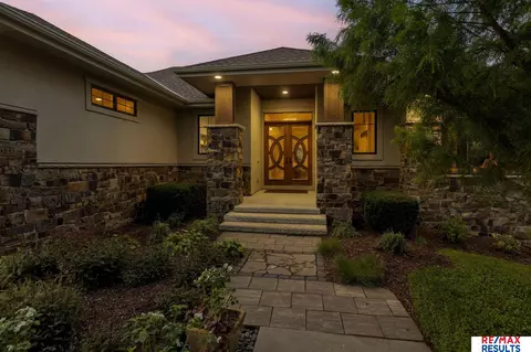 21114 Cedar St, Omaha, NE 68022