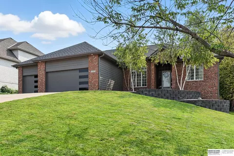 2521 N 157 St, Omaha, NE 68116