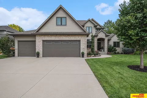 1736 Frederiksen St, Fremont, NE 68025