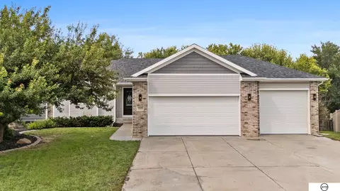 5820 Kennedy Ct, Lincoln, NE 68521