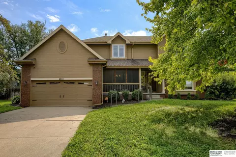 4821 Lakeside Dr, Omaha, NE 68135