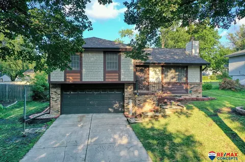 5230 S 37 St, Lincoln, NE 68516