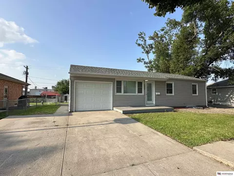 1632 Behlen St, Columbus, NE 68601