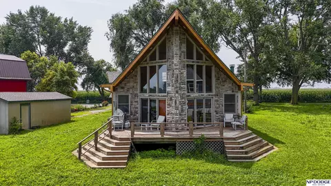 4877 Lake Shore Dr, Tekamah, NE 68061
