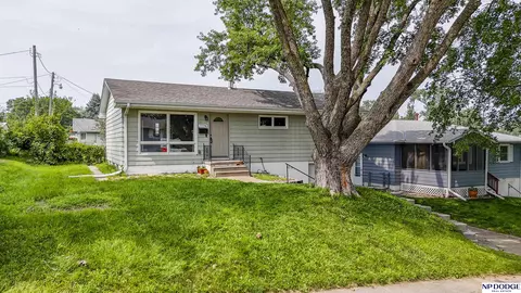 7774 Hamilton St, Omaha, NE 68114