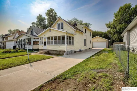 2527 Wirt St, Omaha, NE 68111